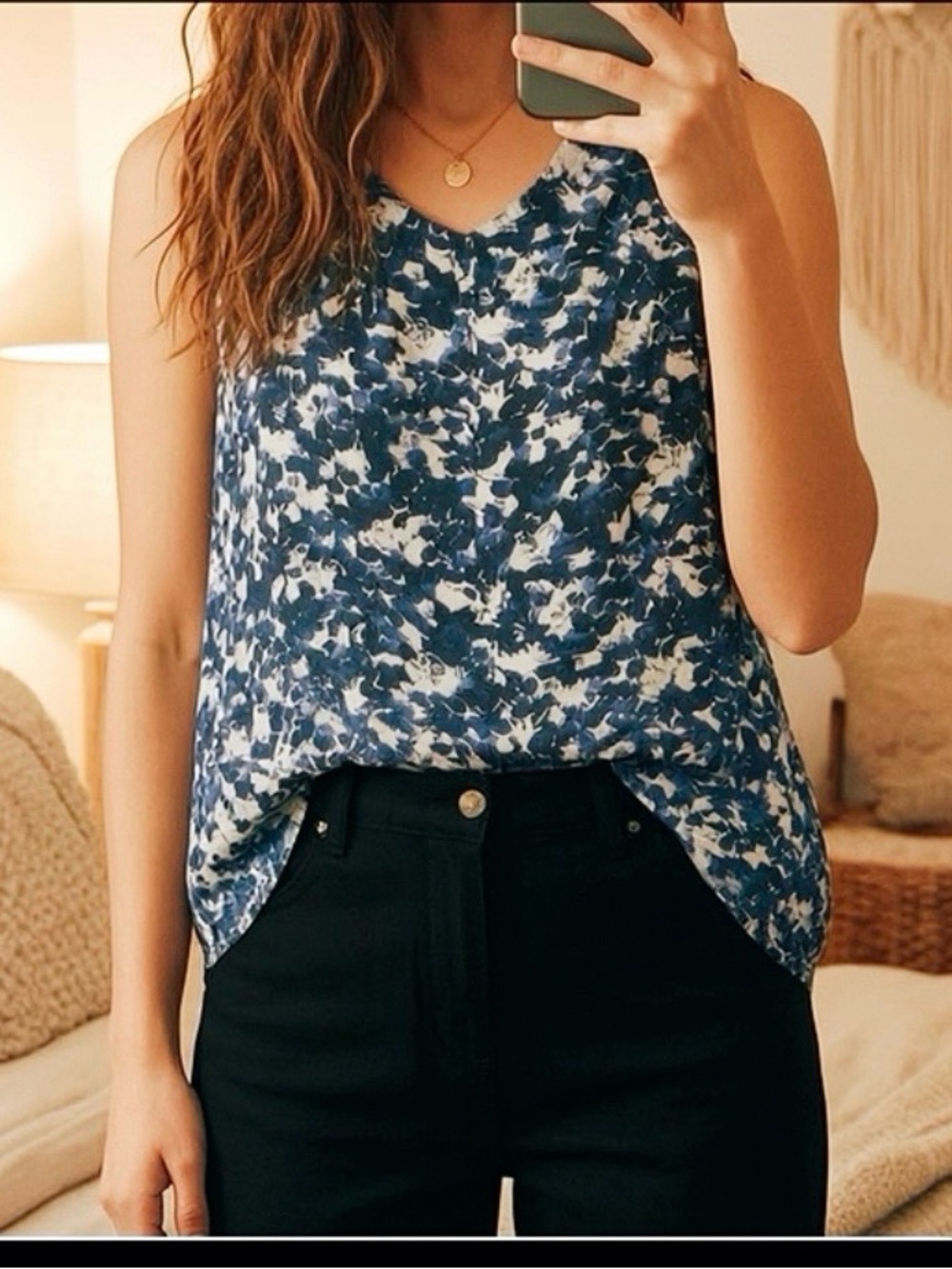WHBM White House Black Market Navy & White Floral Sleeveless Blouse. XS
